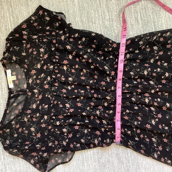 Romantic Floral Dress - Picture 5 of 9